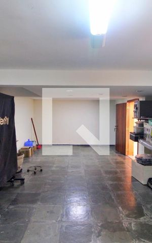 Casa à venda com 300m², 4 quartos e 6 vagasDepósito