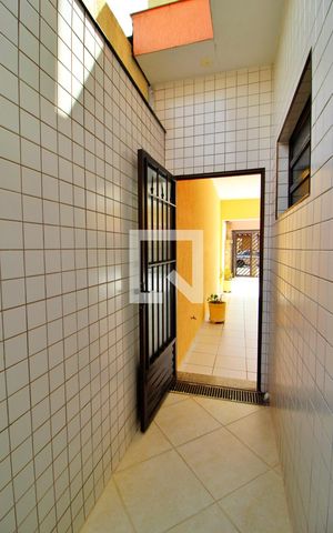 Casa à venda com 300m², 4 quartos e 6 vagasCorredor