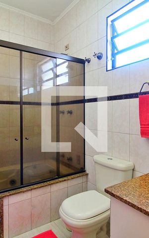 Casa à venda com 300m², 4 quartos e 6 vagasBanheiro da Suíte 1
