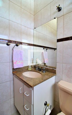 Casa à venda com 300m², 4 quartos e 6 vagasBanheiro da Suíte 2