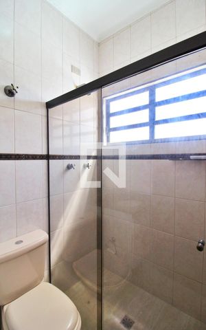 Casa à venda com 300m², 4 quartos e 6 vagasBanheiro da Suíte 2