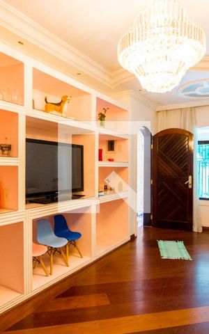 Casa à venda com 170m², 3 quartos e sem vaga Casa à venda com 170m², 3 quartos e sem vagaSala