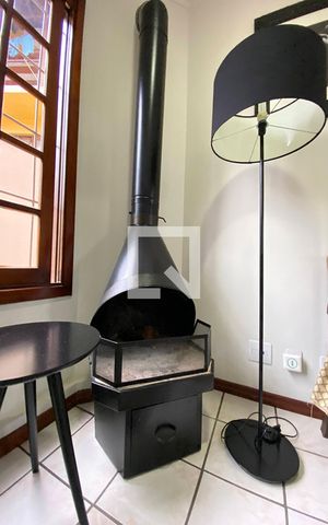 Casa à venda com 230m², 4 quartos e 2 vagasLareira