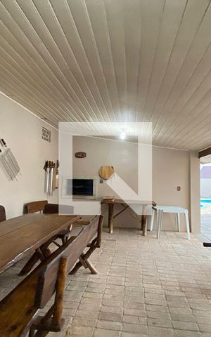 Casa à venda com 230m², 4 quartos e 2 vagasChalé