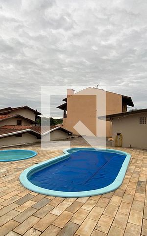 Casa à venda com 230m², 4 quartos e 2 vagasPiscina