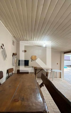 Casa à venda com 230m², 4 quartos e 2 vagasChalé