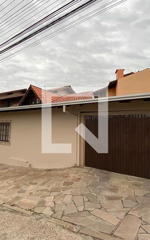 Casa à venda com 230m², 4 quartos e 2 vagasFachada