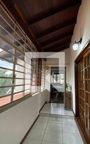 Casa à venda com 230m², 4 quartos e 2 vagasCorredor