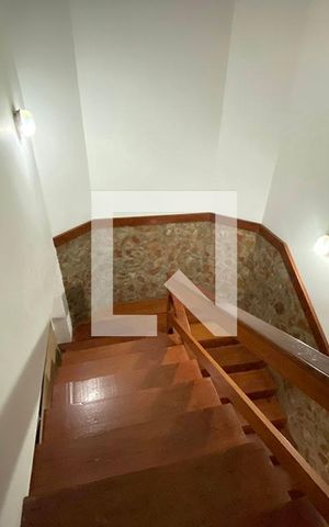 Casa à venda com 230m², 4 quartos e 2 vagasEscada