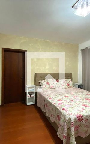 Casa à venda com 230m², 4 quartos e 2 vagasQuarto 1 - Suíte