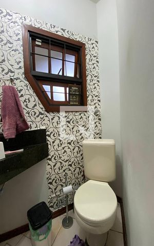 Casa à venda com 230m², 4 quartos e 2 vagasLavabo