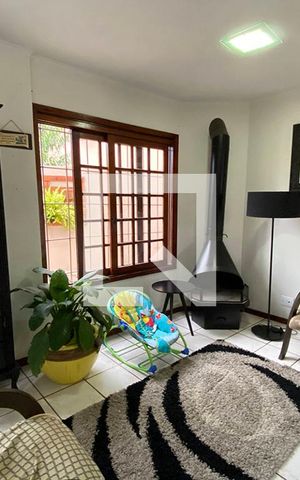 Casa à venda com 230m², 4 quartos e 2 vagasLareira