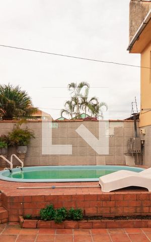 Casa à venda com 350m², 5 quartos e 4 vagasPiscina