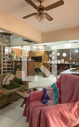 Casa à venda com 350m², 5 quartos e 4 vagasSala