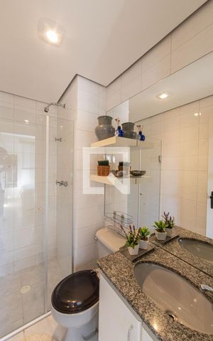 Apartamento à venda com 58m², 2 quartos e 1 vaga Apartamento à venda com 58m², 2 quartos e 1 vagaBanheiro Social