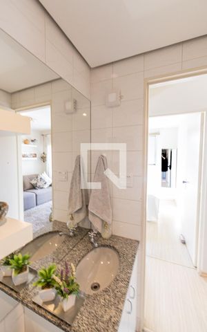 Apartamento à venda com 58m², 2 quartos e 1 vaga Apartamento à venda com 58m², 2 quartos e 1 vagaBanheiro Social