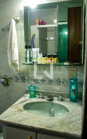 Casa à venda com 202m², 4 quartos e 3 vagas Casa à venda com 202m², 4 quartos e 3 vagasBanheiro