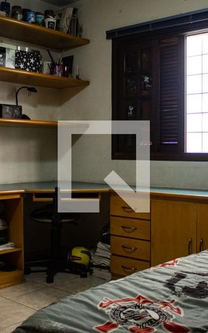 Casa à venda com 202m², 4 quartos e 3 vagas Casa à venda com 202m², 4 quartos e 3 vagasQuarto 1