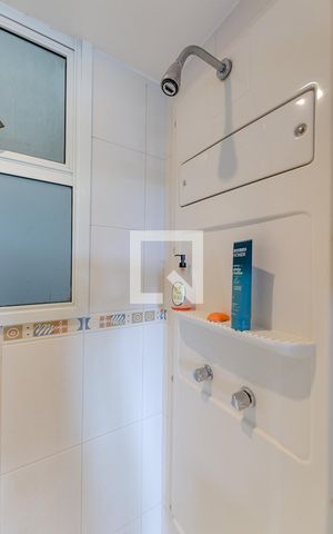 Apartamento à venda com 90m², 2 quartos e 2 vagas Apartamento à venda com 90m², 2 quartos e 2 vagasBanheiro da Suíte