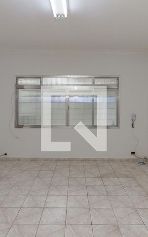 Casa para alugar com 170m², 4 quartos e 4 vagas Casa para alugar com 170m², 4 quartos e 4 vagasSala