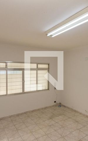 Casa para alugar com 170m², 4 quartos e 4 vagas Casa para alugar com 170m², 4 quartos e 4 vagasSala