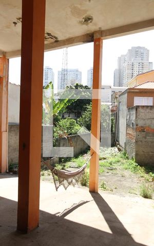 Casa à venda com 600m², 4 quartos e 2 vagasFundos