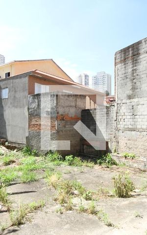 Casa à venda com 600m², 4 quartos e 2 vagasFundos