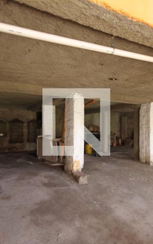 Casa à venda com 600m², 4 quartos e 2 vagasFundos