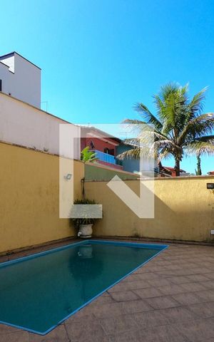 Casa de condomínio para alugar com 395m², 4 quartos e 6 vagas Casa de condomínio para alugar com 395m², 4 quartos e 6 vagasQuintal /Piscina