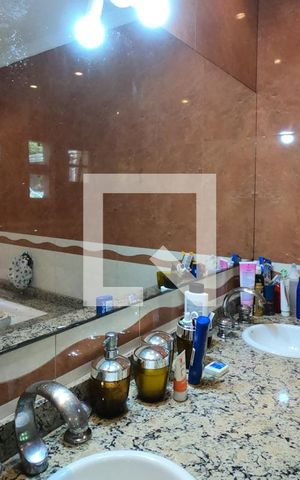 Casa de condomínio para alugar com 395m², 4 quartos e 6 vagas Casa de condomínio para alugar com 395m², 4 quartos e 6 vagasBanheiro da Suíte 1