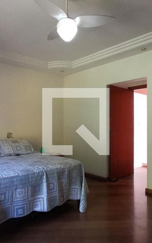 Casa de condomínio para alugar com 395m², 4 quartos e 6 vagas Casa de condomínio para alugar com 395m², 4 quartos e 6 vagasSuíte 1