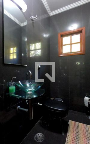 Casa de condomínio para alugar com 395m², 4 quartos e 6 vagas Casa de condomínio para alugar com 395m², 4 quartos e 6 vagasLavabo