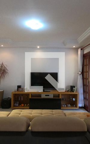 Casa de condomínio para alugar com 395m², 4 quartos e 6 vagas Casa de condomínio para alugar com 395m², 4 quartos e 6 vagasSala
