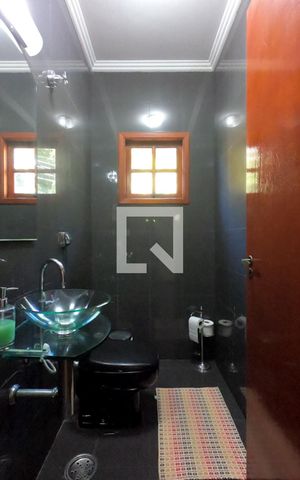 Casa de condomínio para alugar com 395m², 4 quartos e 6 vagas Casa de condomínio para alugar com 395m², 4 quartos e 6 vagasLavabo