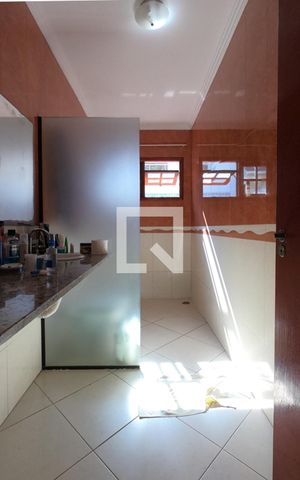 Casa de condomínio para alugar com 395m², 4 quartos e 6 vagas Casa de condomínio para alugar com 395m², 4 quartos e 6 vagasBanheiro Social