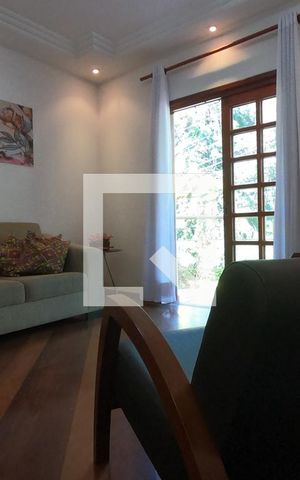 Casa de condomínio para alugar com 395m², 4 quartos e 6 vagas Casa de condomínio para alugar com 395m², 4 quartos e 6 vagasSala