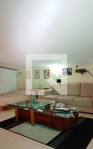 Casa à venda com 382m², 9 quartos e 3 vagas Casa à venda com 382m², 9 quartos e 3 vagasEstudio 1