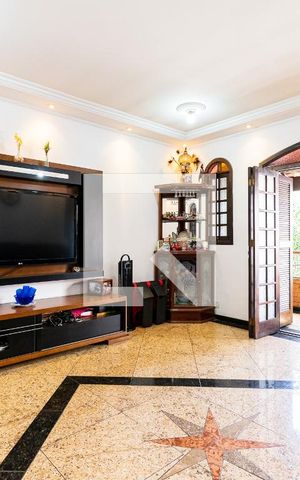 Casa à venda com 200m², 6 quartos e 2 vagas Casa à venda com 200m², 6 quartos e 2 vagasSala