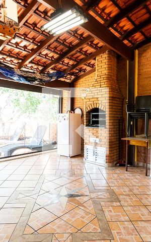Casa à venda com 200m², 6 quartos e 2 vagas Casa à venda com 200m², 6 quartos e 2 vagasEspaço Gourmet