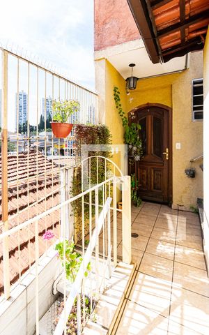 Casa à venda com 200m², 6 quartos e 2 vagas Casa à venda com 200m², 6 quartos e 2 vagasFachada casa 1