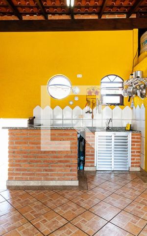 Casa à venda com 200m², 6 quartos e 2 vagas Casa à venda com 200m², 6 quartos e 2 vagasEspaço Gourmet