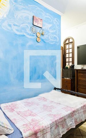 Casa à venda com 200m², 6 quartos e 2 vagas Casa à venda com 200m², 6 quartos e 2 vagasQuarto