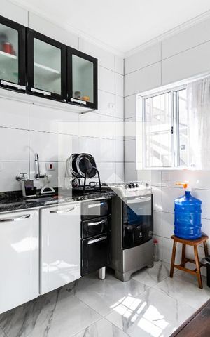 Casa à venda com 200m², 6 quartos e 2 vagas Casa à venda com 200m², 6 quartos e 2 vagasSala/Cozinha Kitnet 3