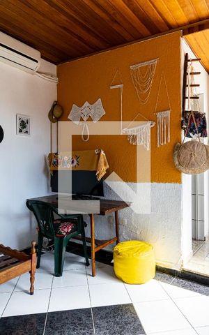 Casa à venda com 200m², 6 quartos e 2 vagas Casa à venda com 200m², 6 quartos e 2 vagasSuíte externa