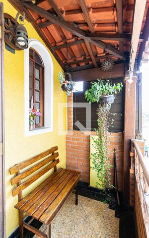 Casa à venda com 200m², 6 quartos e 2 vagas Casa à venda com 200m², 6 quartos e 2 vagasVaranda da Sala