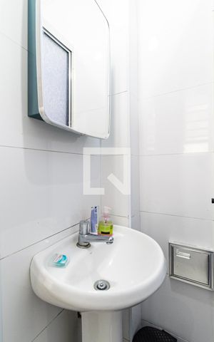 Casa à venda com 200m², 6 quartos e 2 vagas Casa à venda com 200m², 6 quartos e 2 vagasBanheiro Kitnet 3