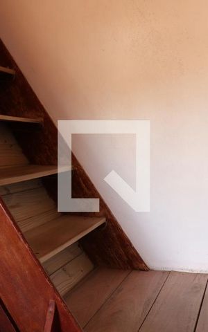 Casa à venda com 50m², 2 quartos e 1 vagaEscada