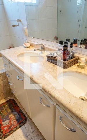 Apartamento à venda com 188m², 4 quartos e 3 vagas Apartamento à venda com 188m², 4 quartos e 3 vagasBanheiro da suíte 1