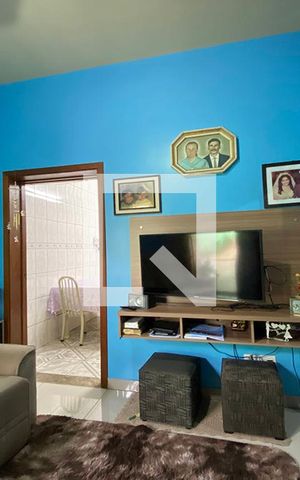 Casa à venda com 216m², 2 quartos e 2 vagasSala