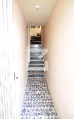 Casa à venda com 180m², 4 quartos e sem vagaEscada
